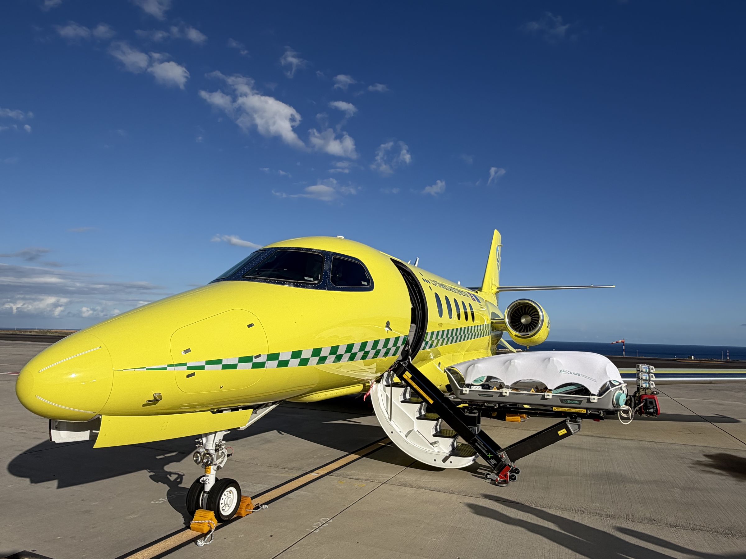 NOJAHIP jet air ambulance on the apron with the EpiShuttle ready for loading